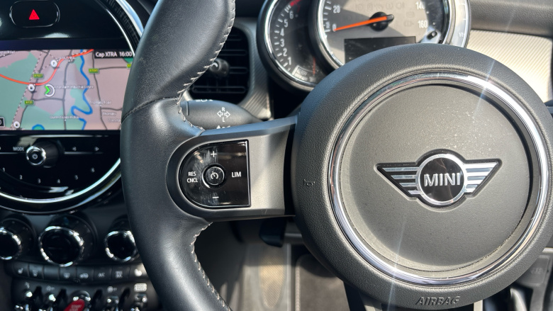 MINI Hatchback 1.5 Cooper Exclusive 5dr Auto Petrol Hatchback
